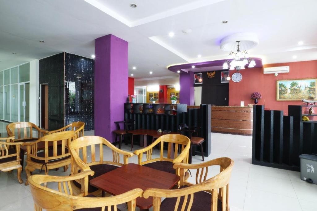 D'boegis Hotel 2*
